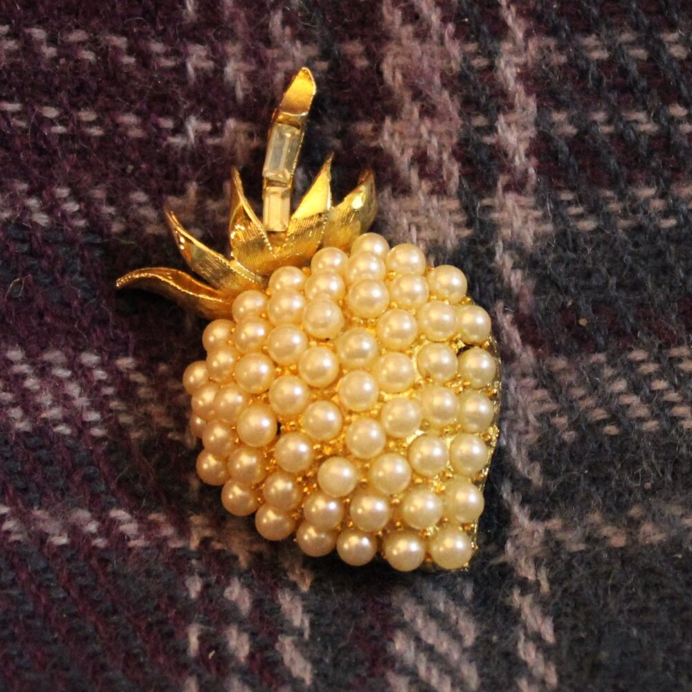 Vintage Pell Faux Pearl Rhinestone Strawberry Pin Brooch